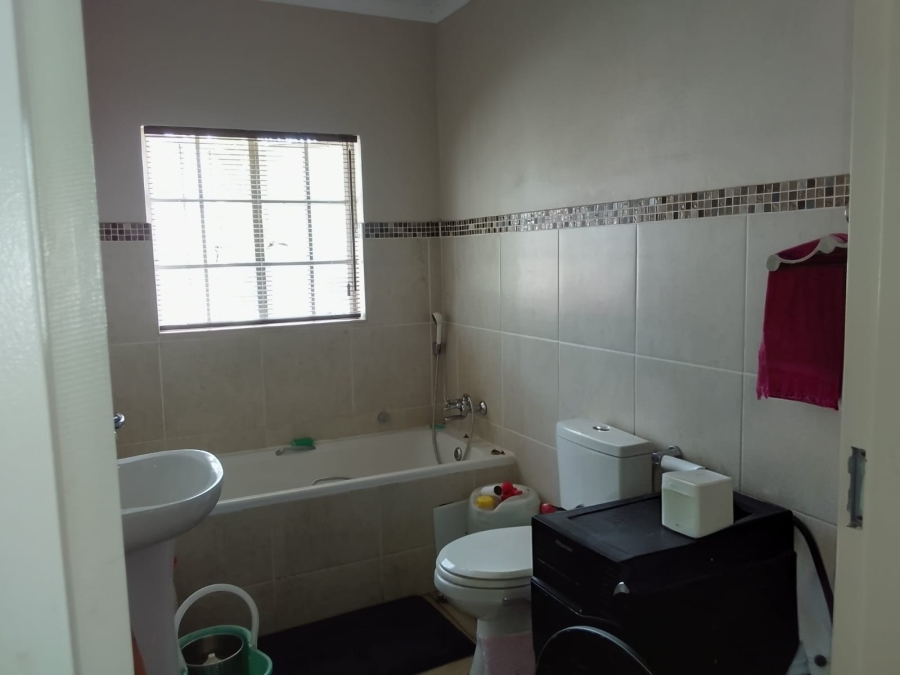 To Let 3 Bedroom Property for Rent in Waterkloof A H North West